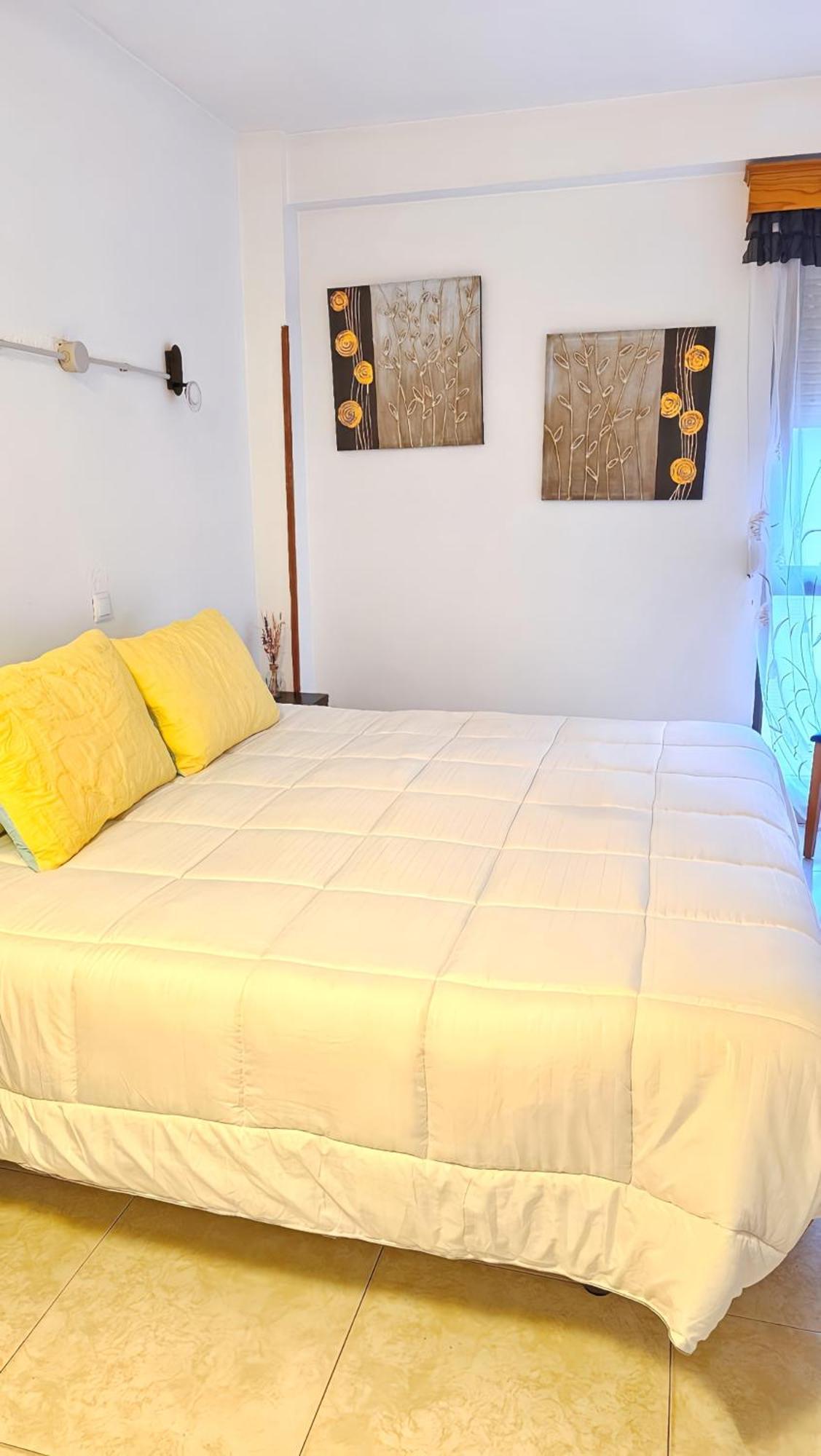 Hostal La Rosa Caceres Exterior photo