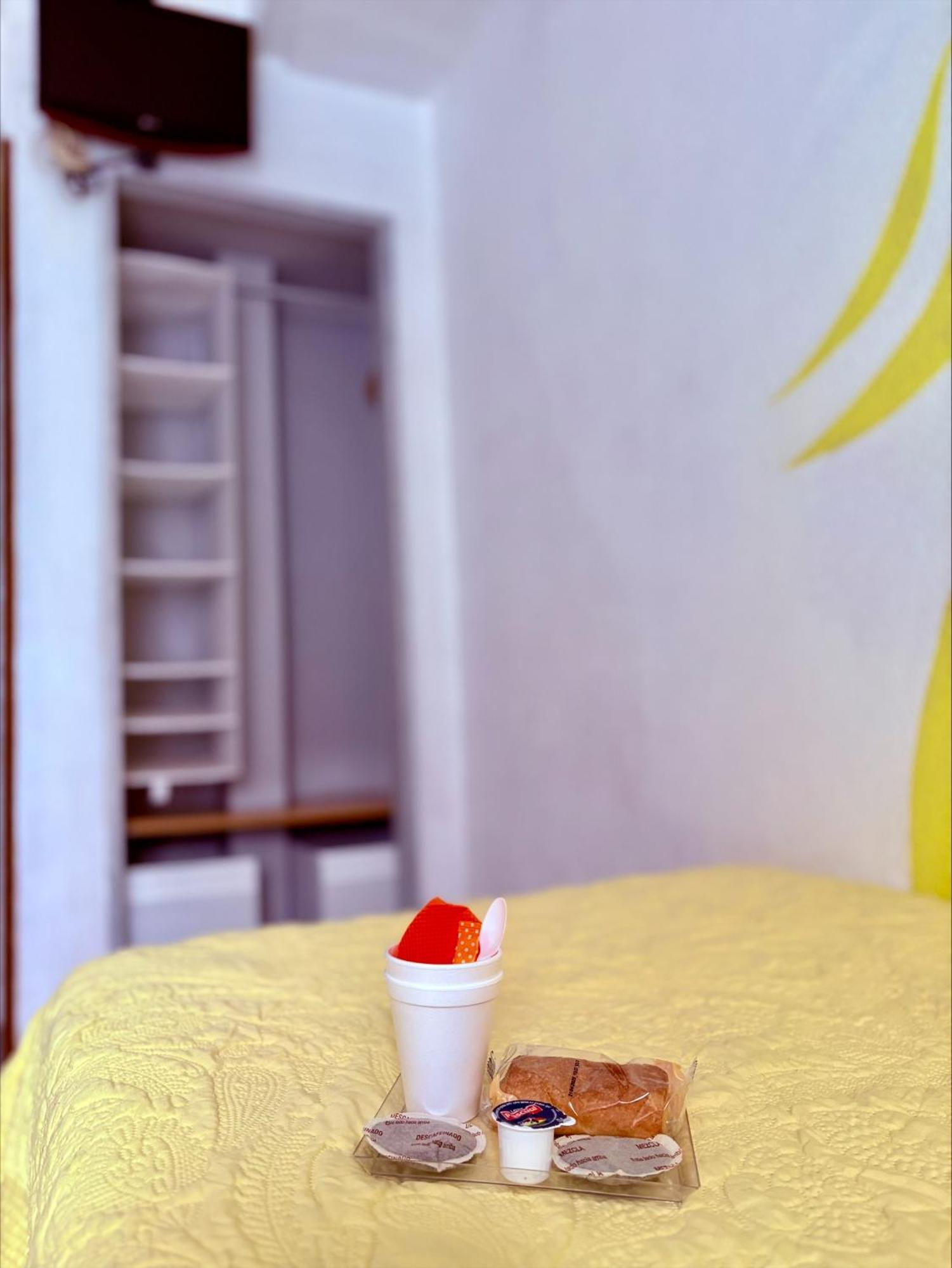 Hostal La Rosa Caceres Exterior photo