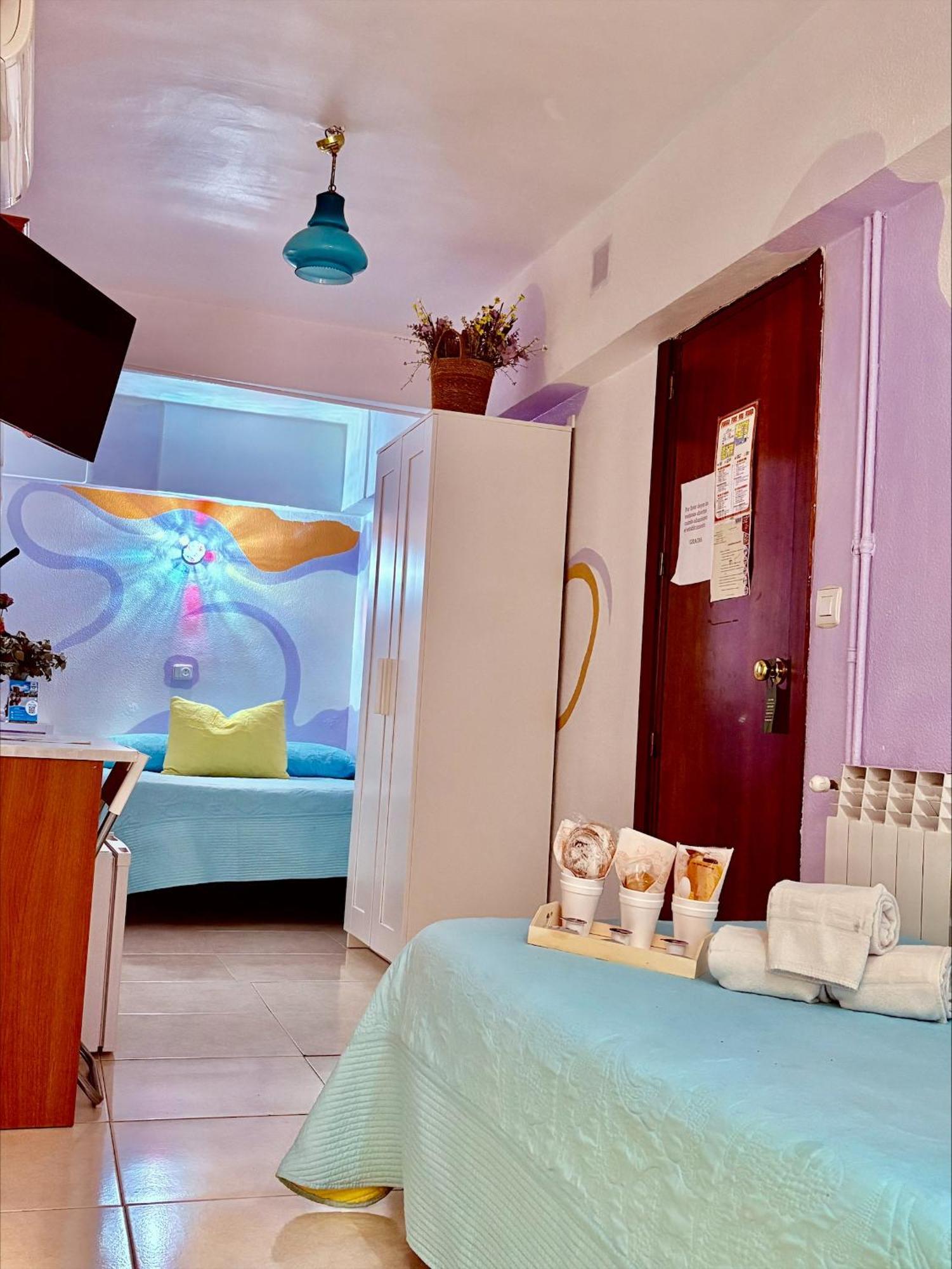 Hostal La Rosa Caceres Exterior photo