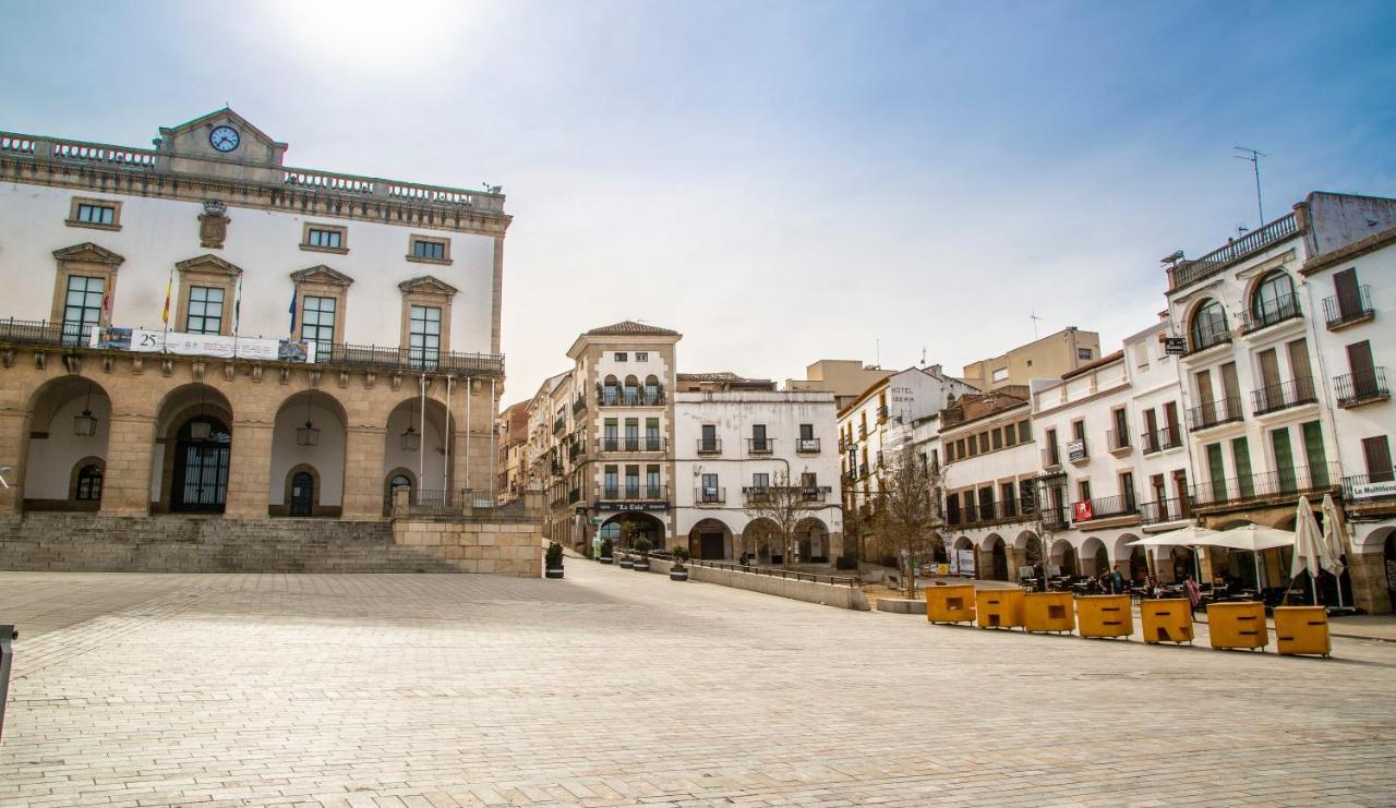 Hostal La Rosa Caceres Exterior photo