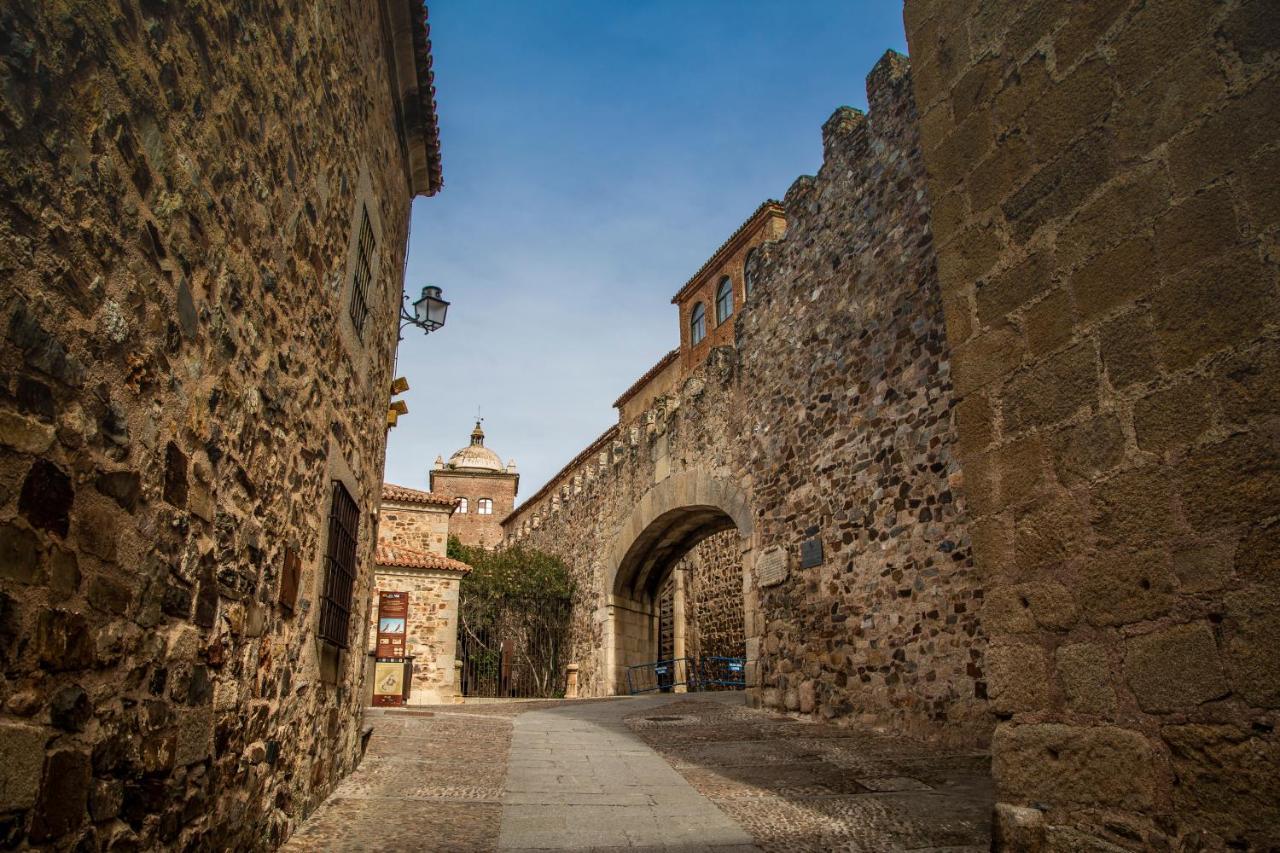 Hostal La Rosa Caceres Exterior photo